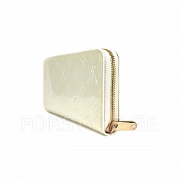 Louis Vuitton-ის ტყავის საფულე 3351